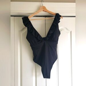 Black classic bathing suit